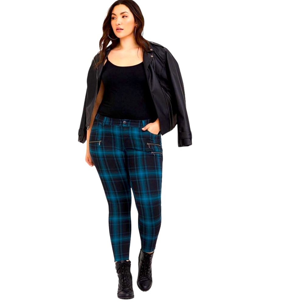 Torrid pants size 12R cropped teal and black plaid zippered embellishments.​